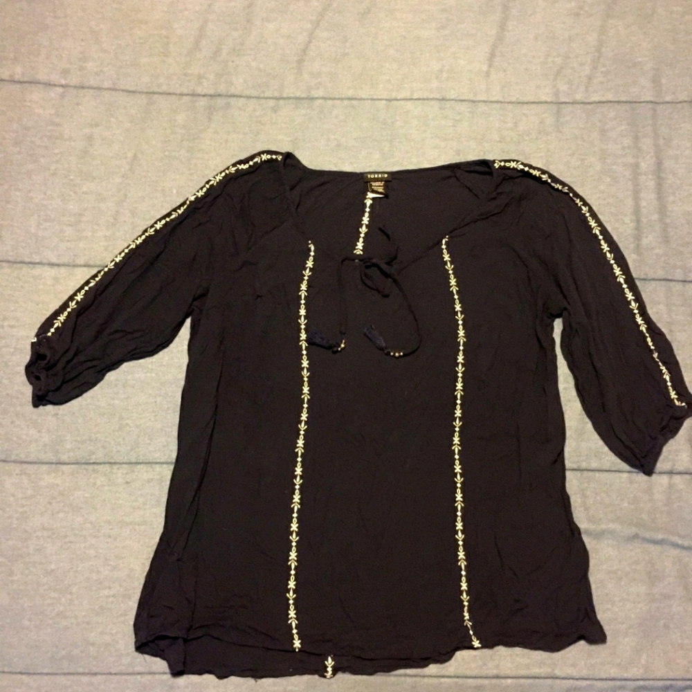 Torrid embroidered blouse